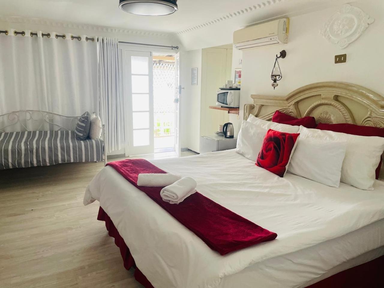 Caribe Accommodation And Conferences Питърмарицбург Екстериор снимка